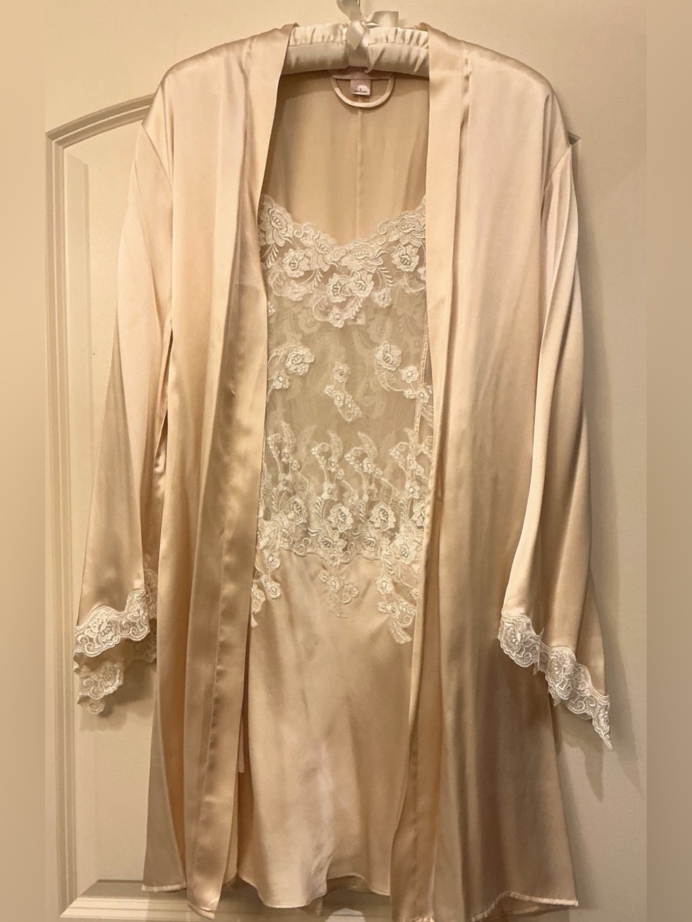 Vintage Victoria’s Secret 100% Silk Lace Robe & Slip Nightgown Set Ivory Size S